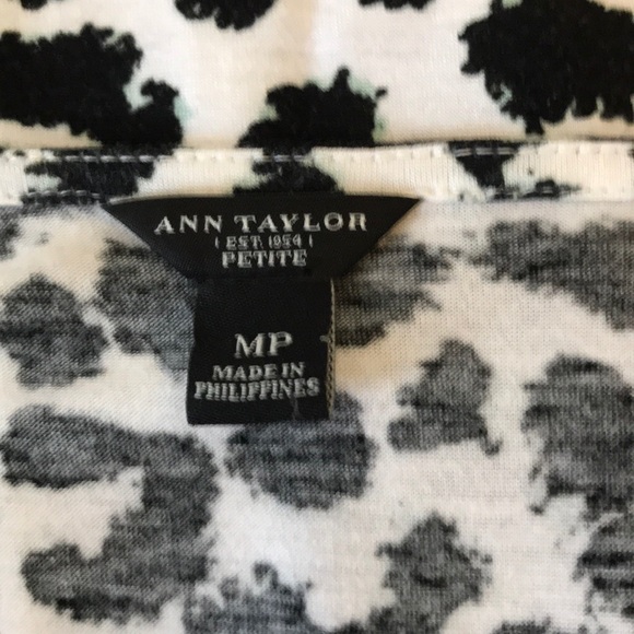 ❎DONATED❎ Ann Taylor Ruched Sleeveless Tank Petite - Picture 5 of 7